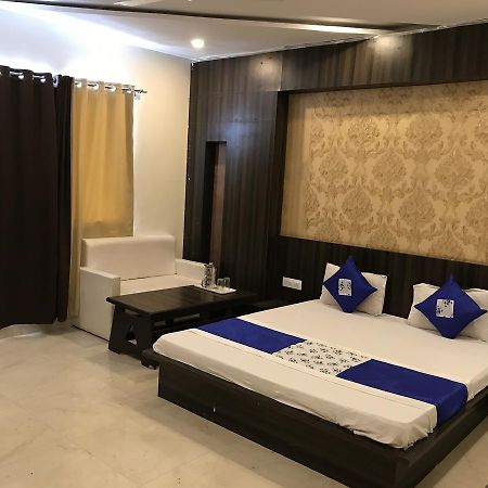 Hotel City Palace 乌贾因 外观 照片