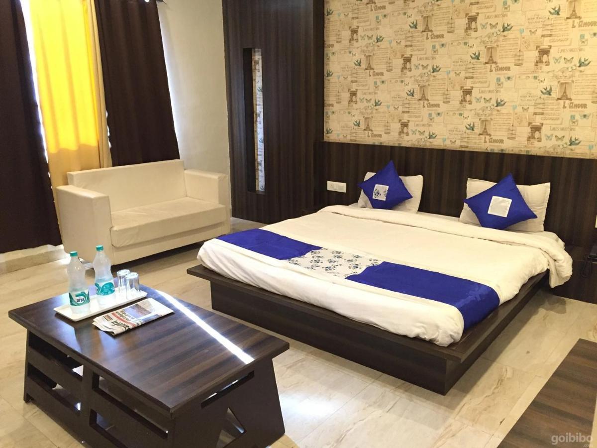 Hotel City Palace 乌贾因 外观 照片
