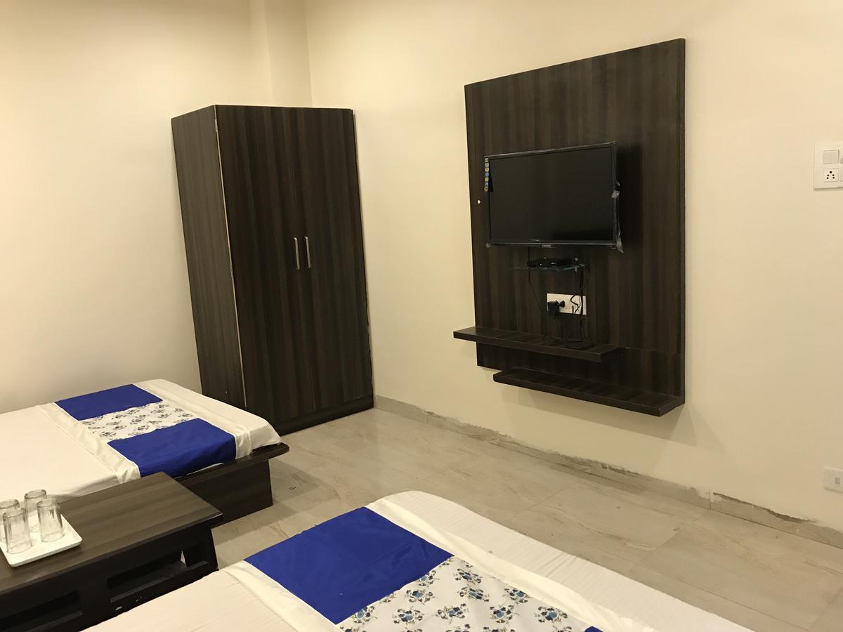 Hotel City Palace 乌贾因 外观 照片