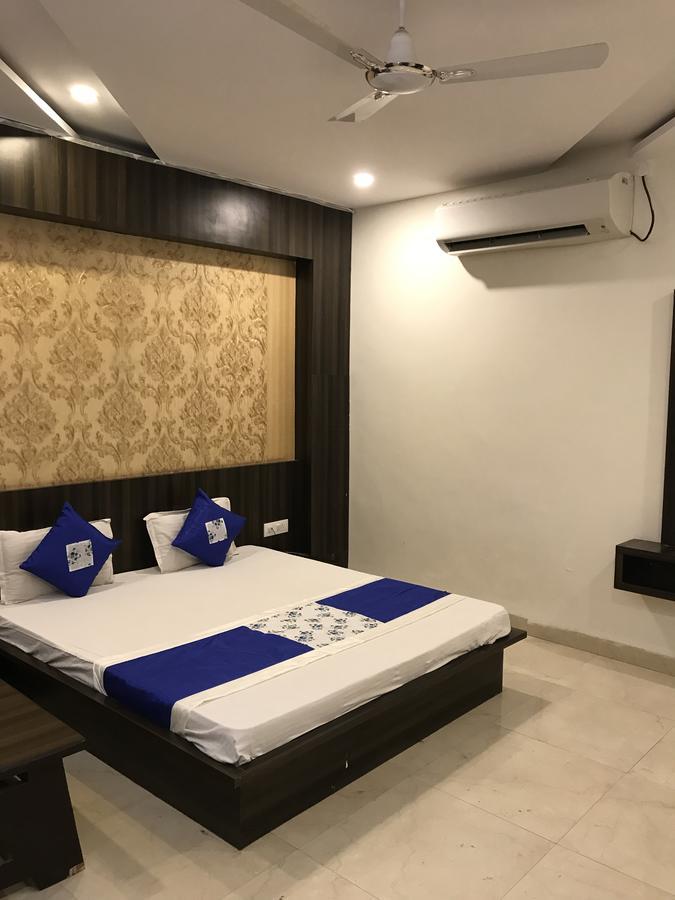 Hotel City Palace 乌贾因 外观 照片